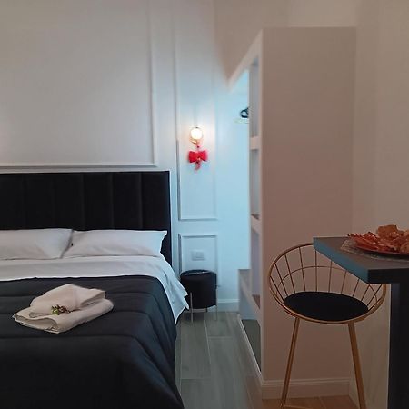 Appartamento La Maison Di Luche' Napoli Esterno foto